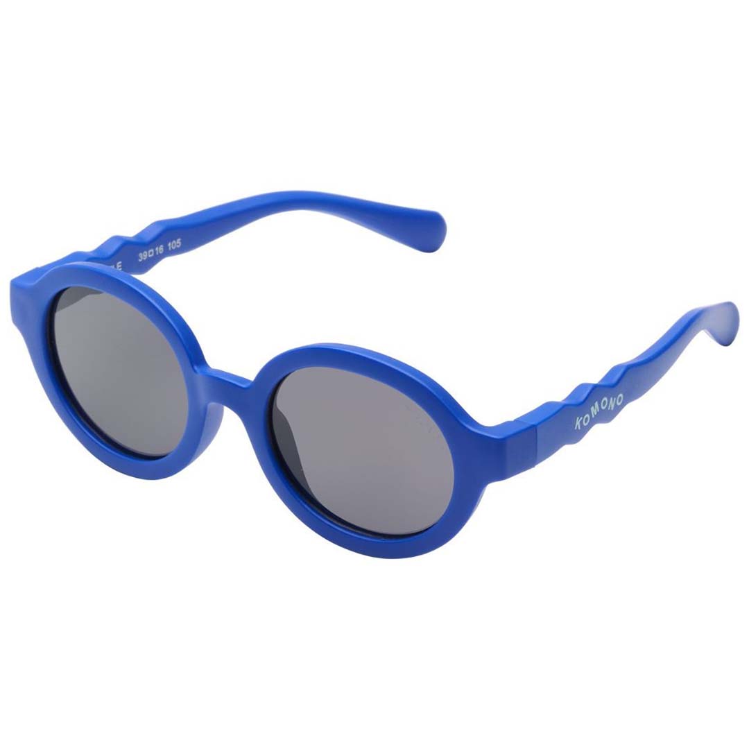 Komono kinderzonnebril Lele voor 1-2 jaar, blauw, schuin van voren.