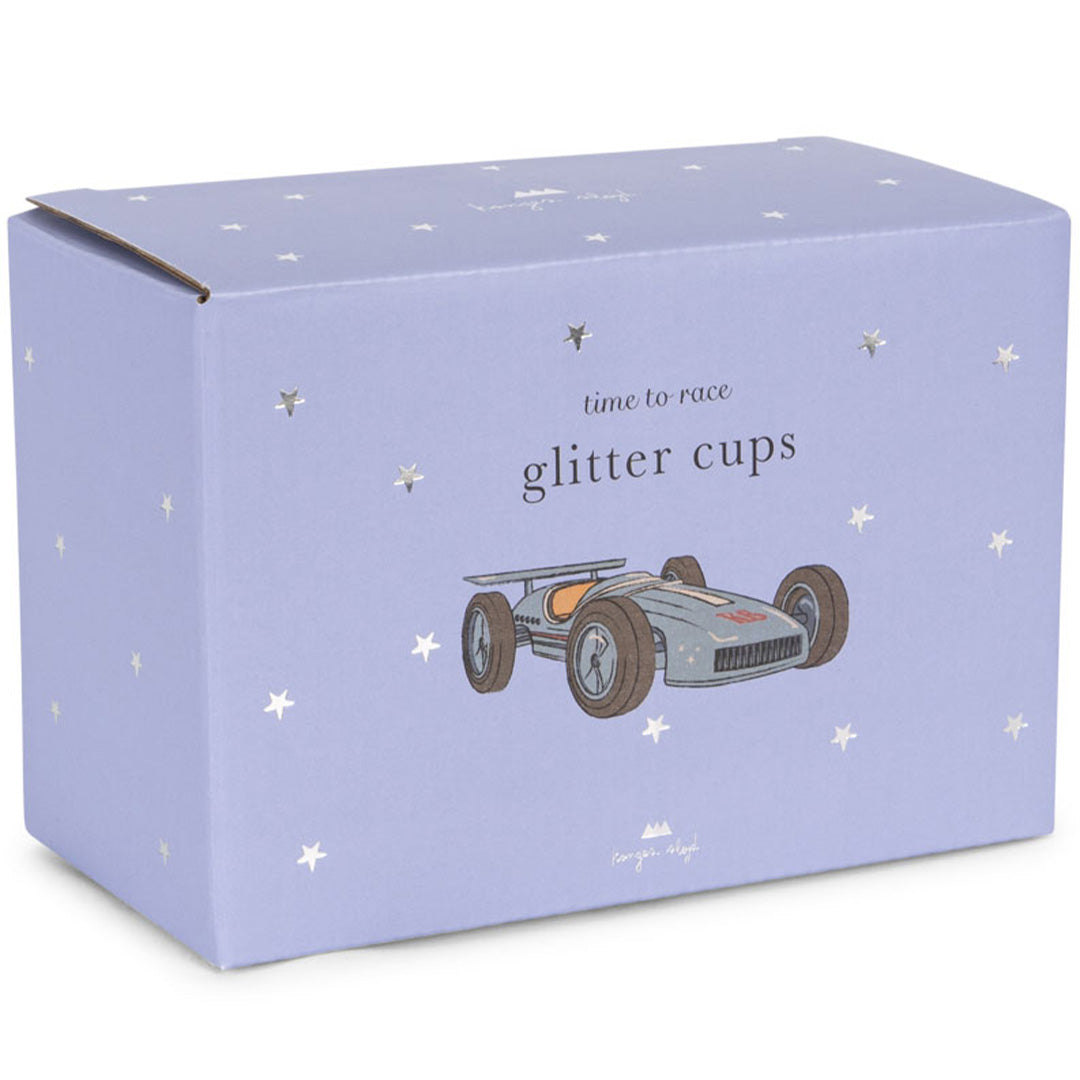 De Konges Sløjd verpakking voor de glitter cups, met een raceauto en sterren op een lila achtergrond.