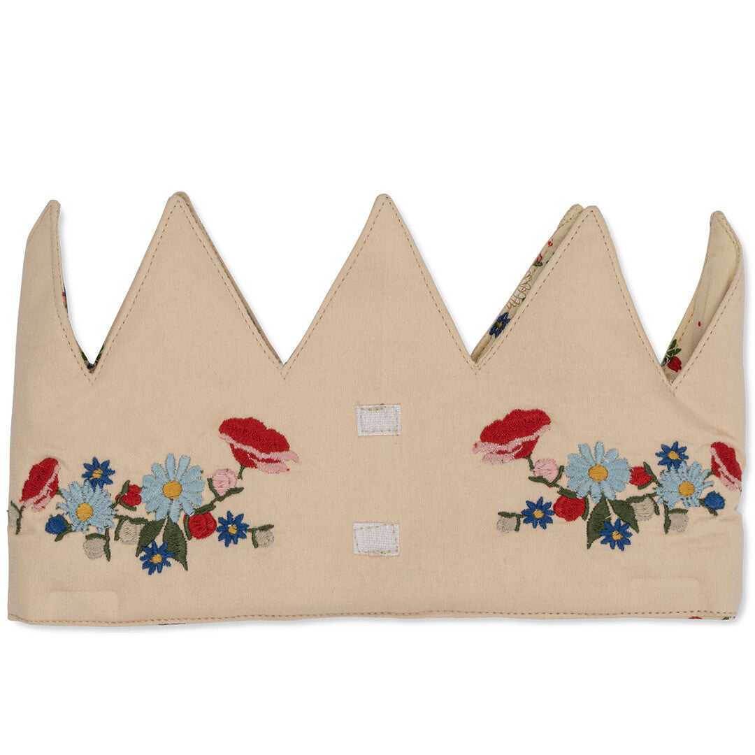 Konges Sløjd beige verjaardagskroon met geborduurde bloemen en klittenbandbevestiging voor cijfers.