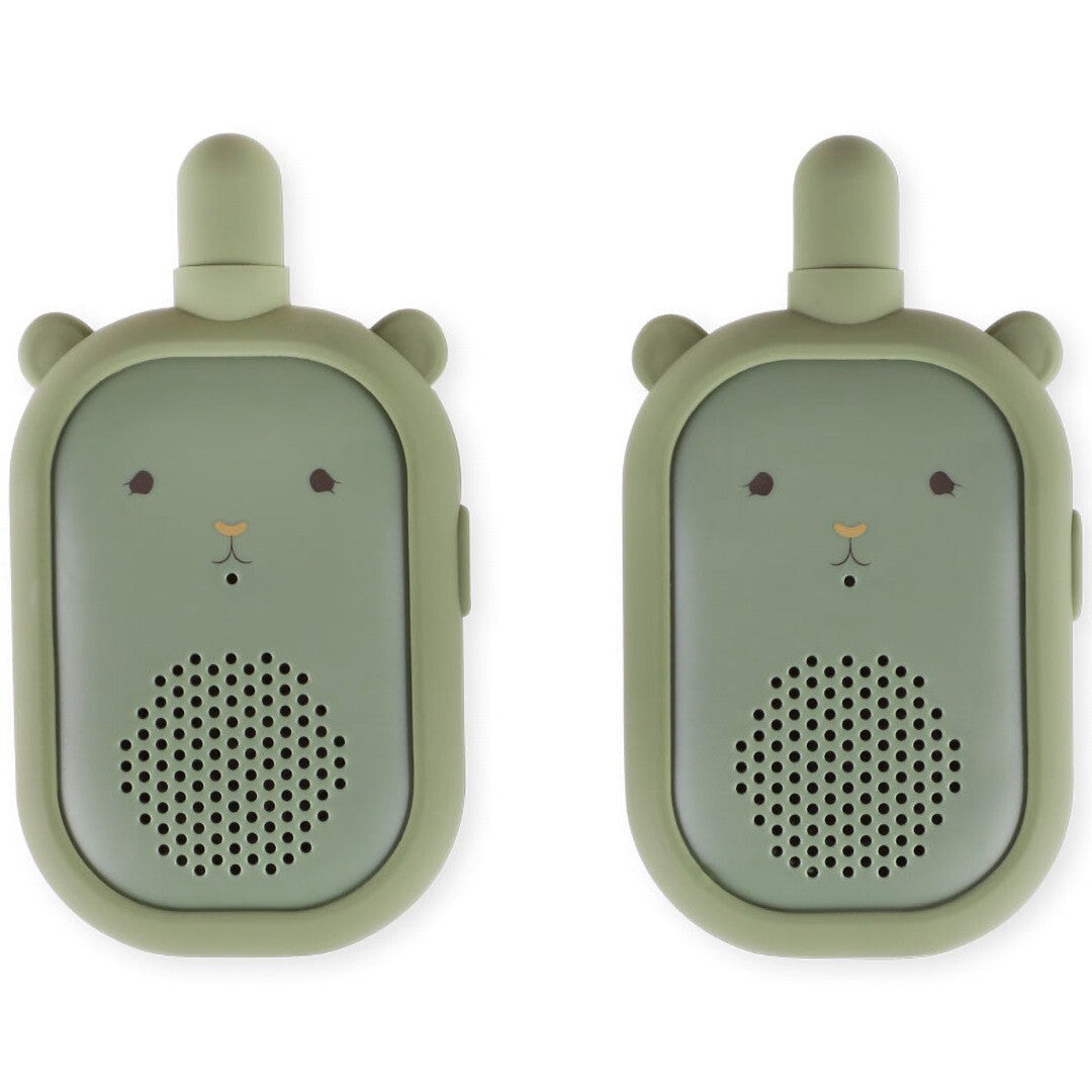 Twee groene Konges Sløjd walkie-talkies in de vorm van een dierenhoofd.