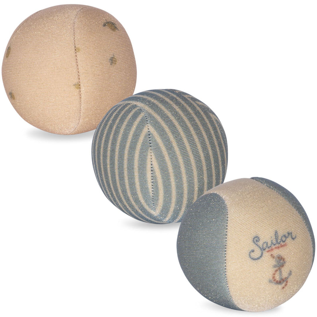 Konges Sløjd set van drie neopreen waterballen: één beige met stippen, één gestreept blauw-beige en één blauw-beige met 'Sailor' logo.