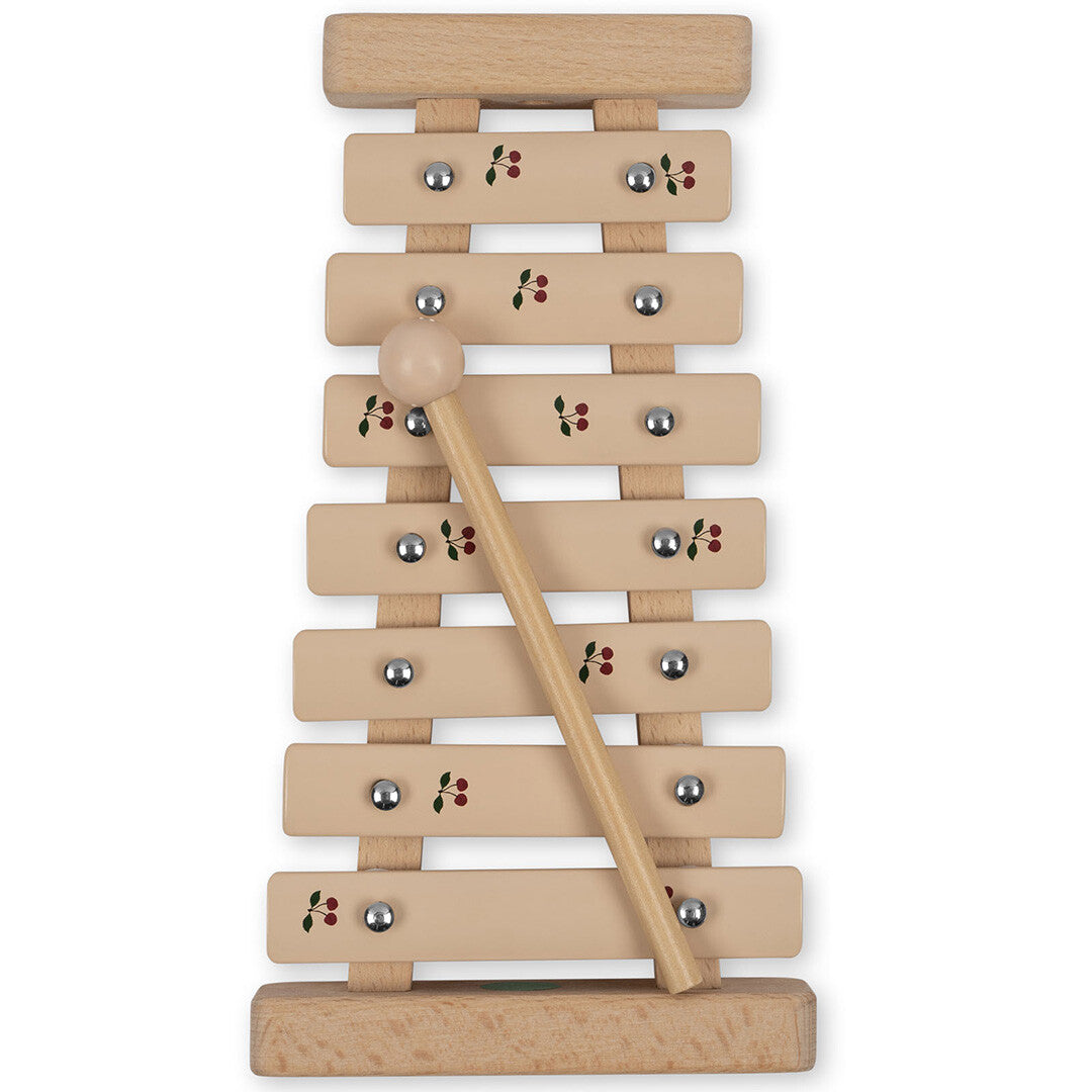 Konges Sløjd houten xylofoon met kersenprint en mallet, van bovenaf gezien.