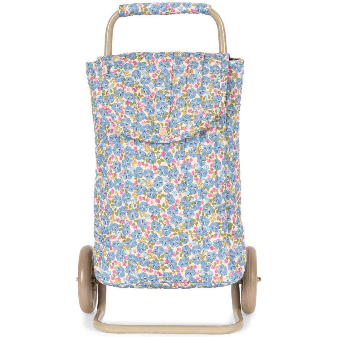 Konges Sløjd speelgoed boodschappentrolley met blauw gebloemd patroon, recht van voren gefotografeerd.