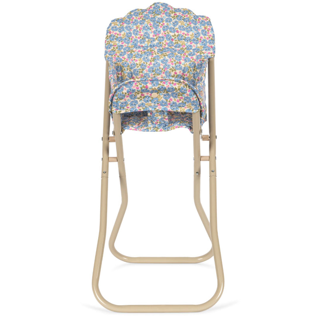 Hoge poppenstoel met bloemenpatroon en beige frame, van achteren gefotografeerd.