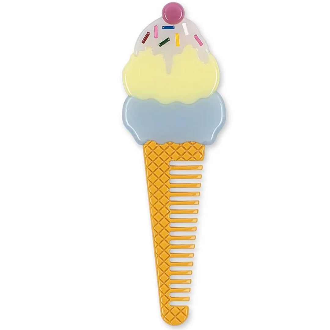 Konges Sløjd haarkam in de vorm van een ijsje met twee bollen, sprinkles en een kers.