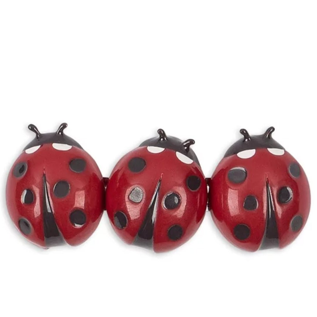 Konges Sløjd haarclips met drie rode lieveheersbeestjes op een witte achtergrond.