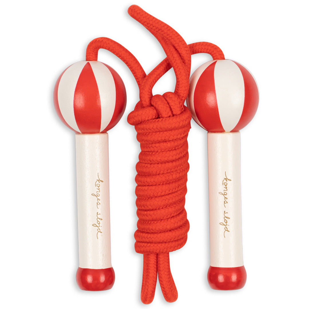 Konges Sløjd springtouw met rood-wit gestreepte houten handvatten en een rode stofkabel.