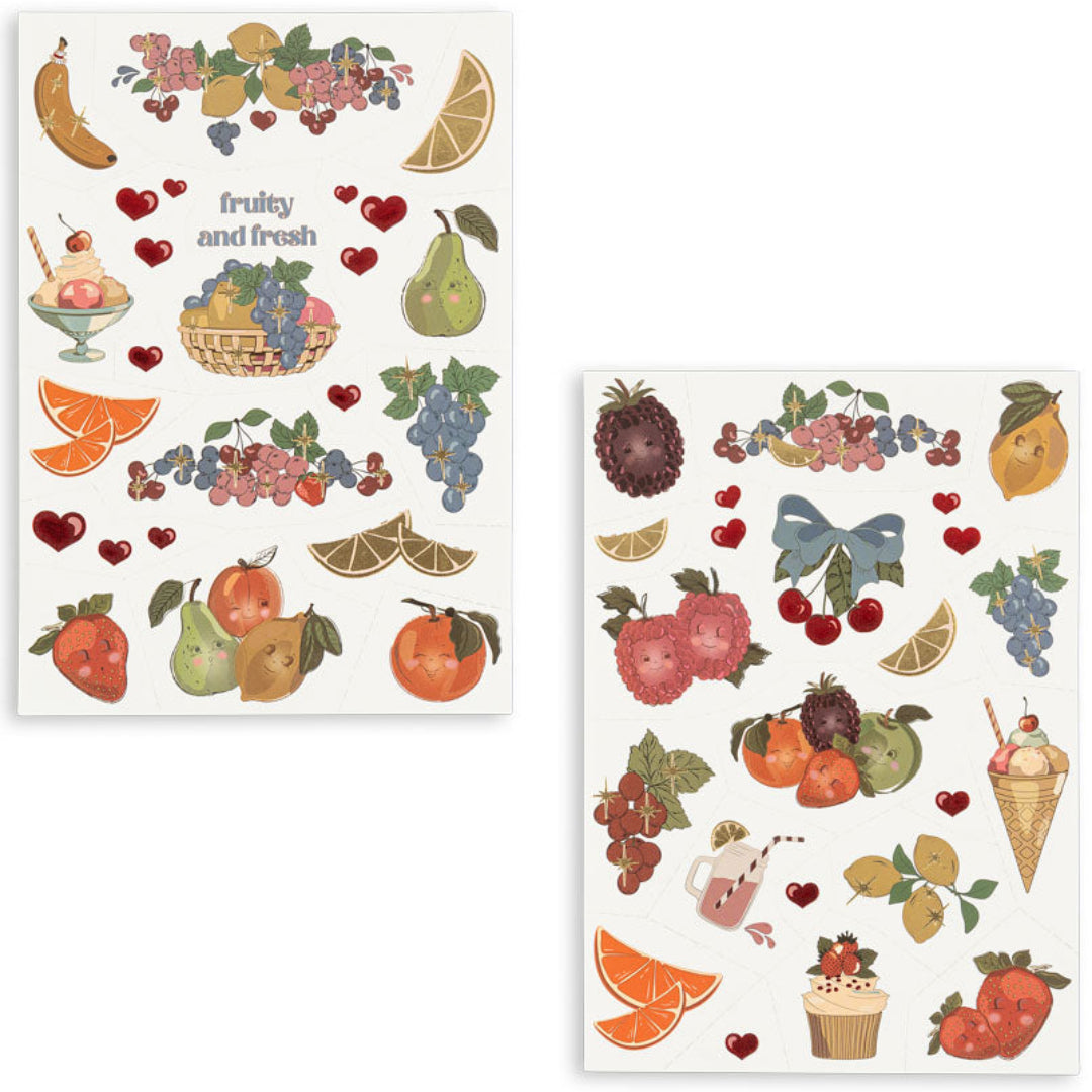 Twee vellen met tijdelijke tatoeages voor kinderen met diverse fruitsoorten, harten en desserts.