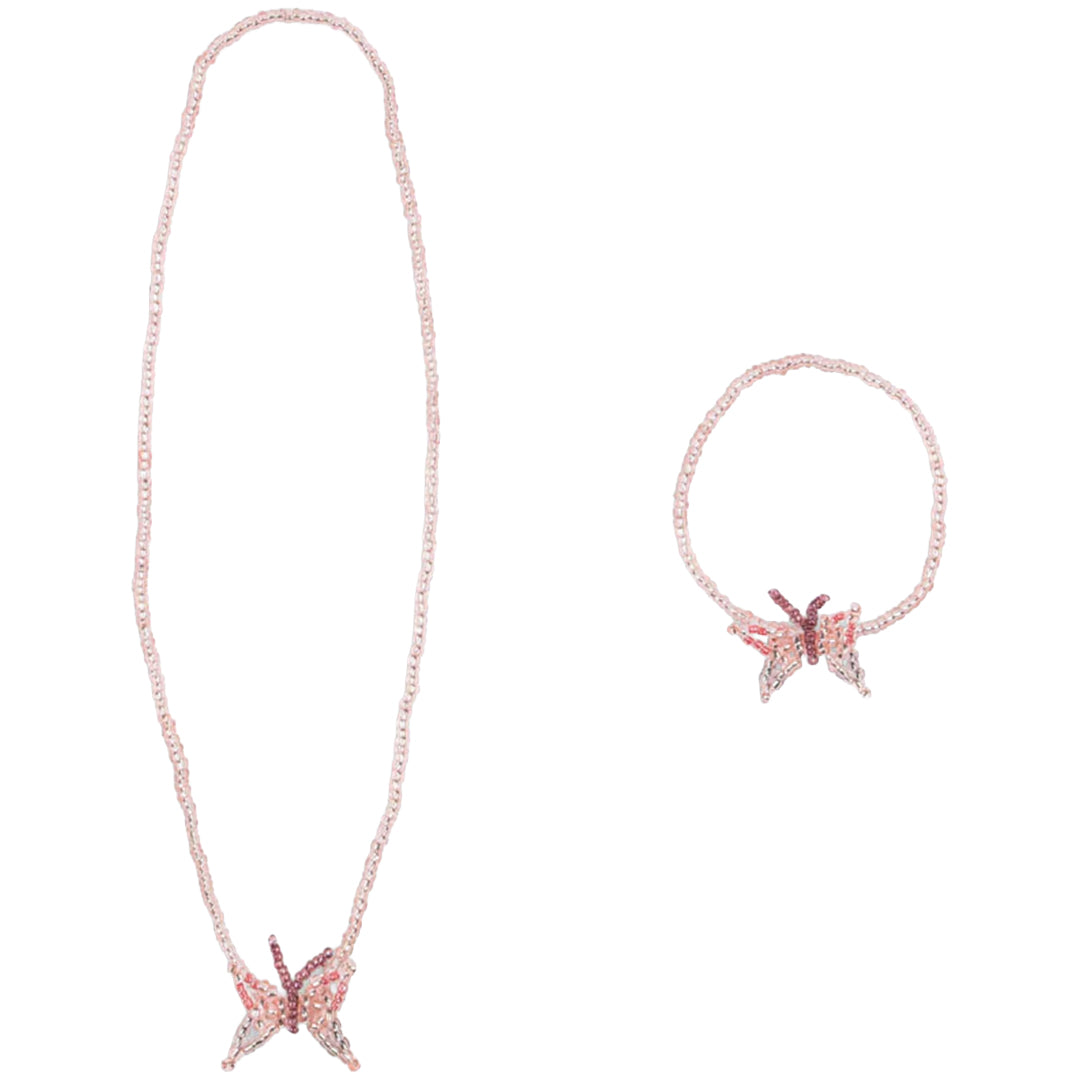 Konges Sløjd kinder sieradenset met een roze kralen ketting en een bijpassende armband, beide met een vlinderhanger.
