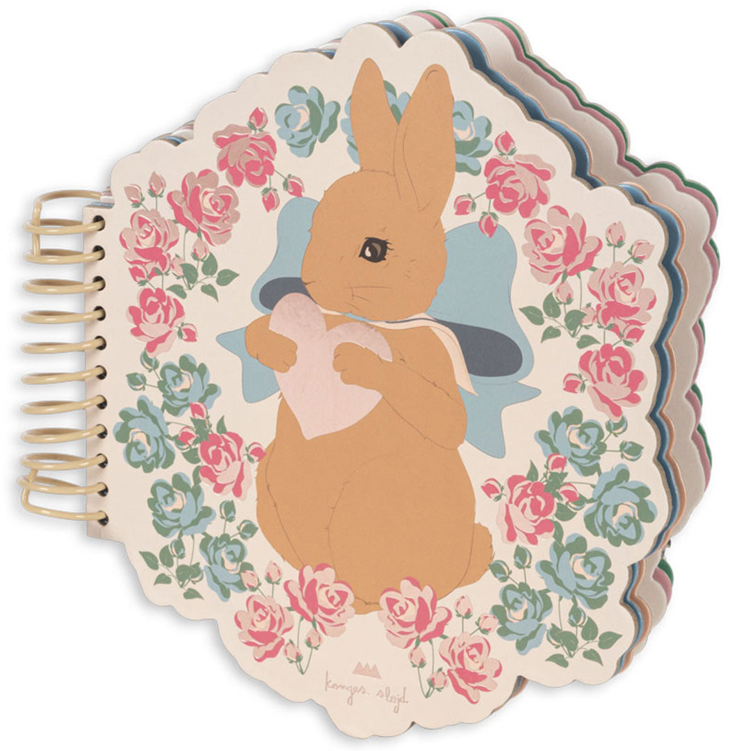 Konges Sløjd magisch kleurboek met een konijn en bloemen op de voorkant.