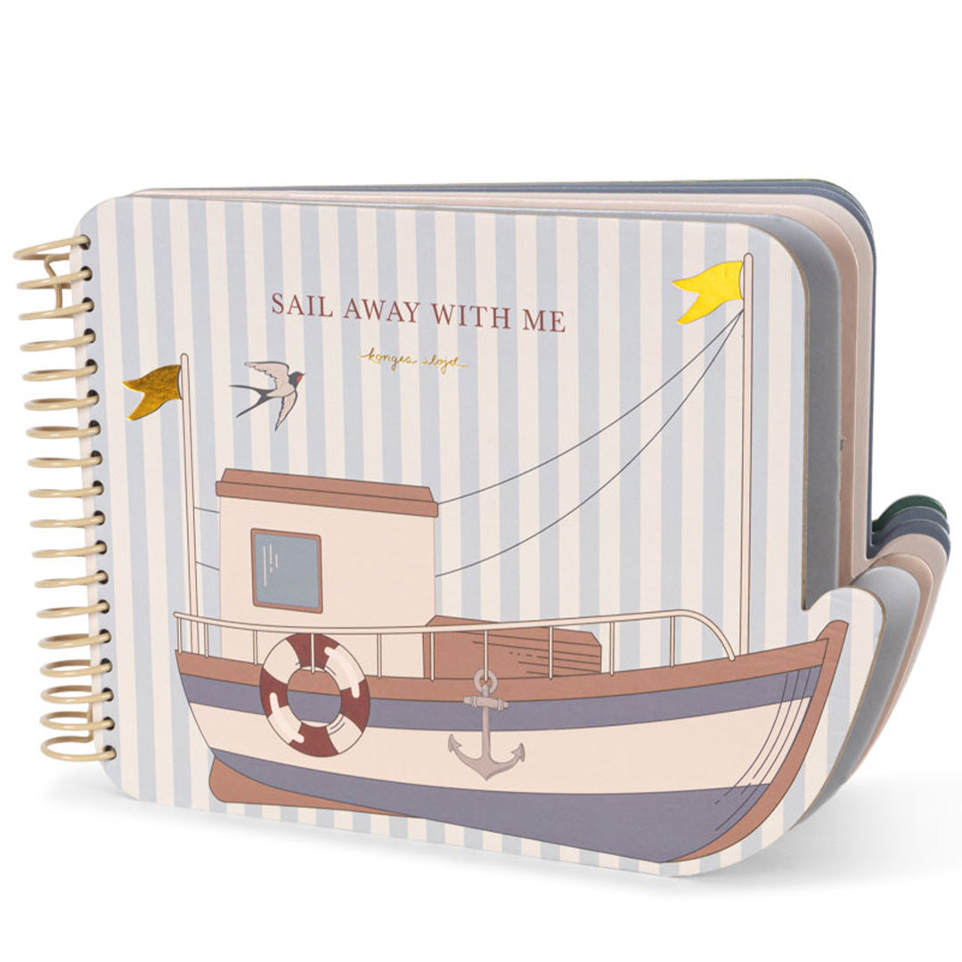 Konges Sløjd magisch kleurboek met een maritieme voorkant van een boot, vogels en de tekst 'Sail Away With Me'.