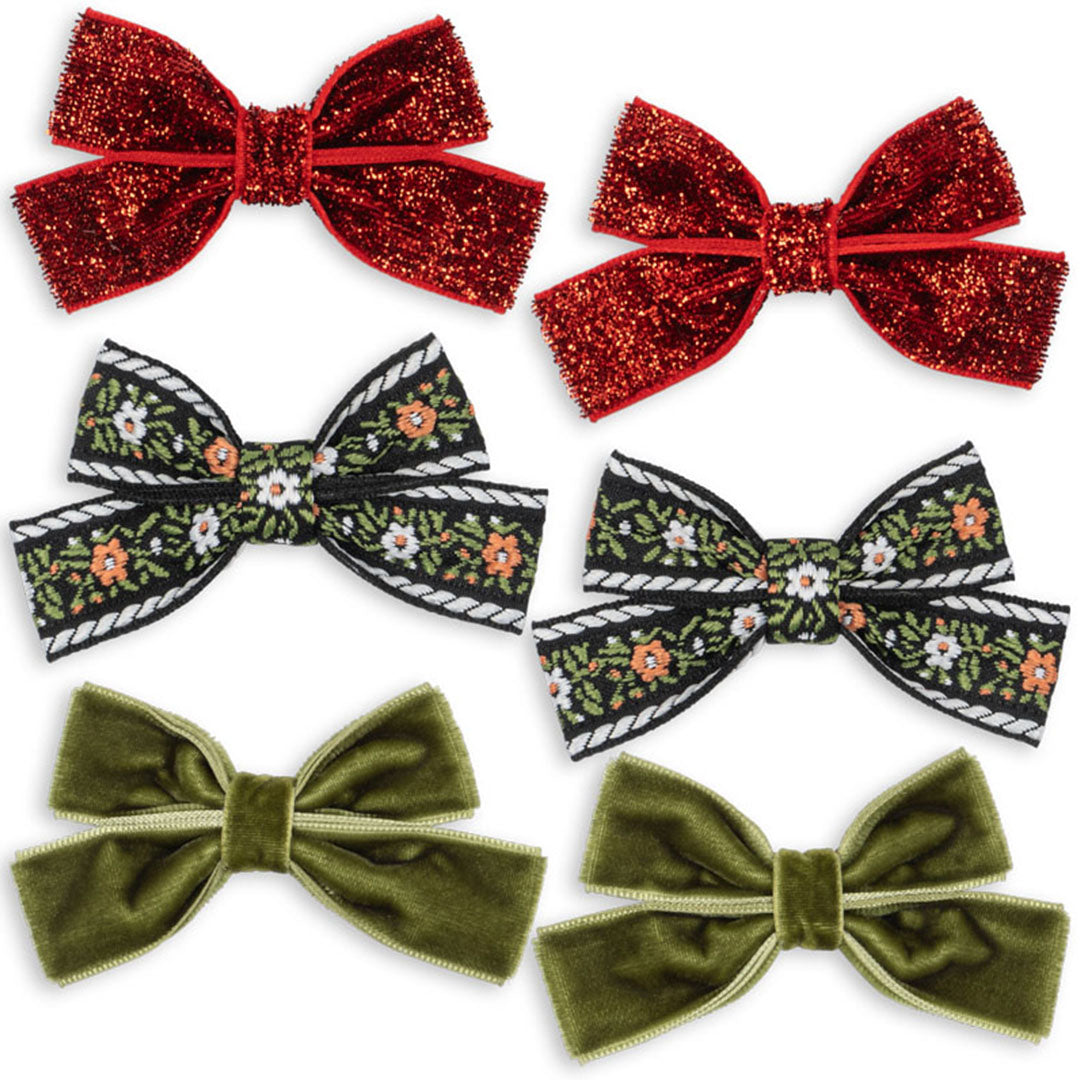 Zes Konges Sløjd haarclips voor kinderen, twee rode glitter, twee zwart met bloemenpatroon en twee olijfgroen fluweel.