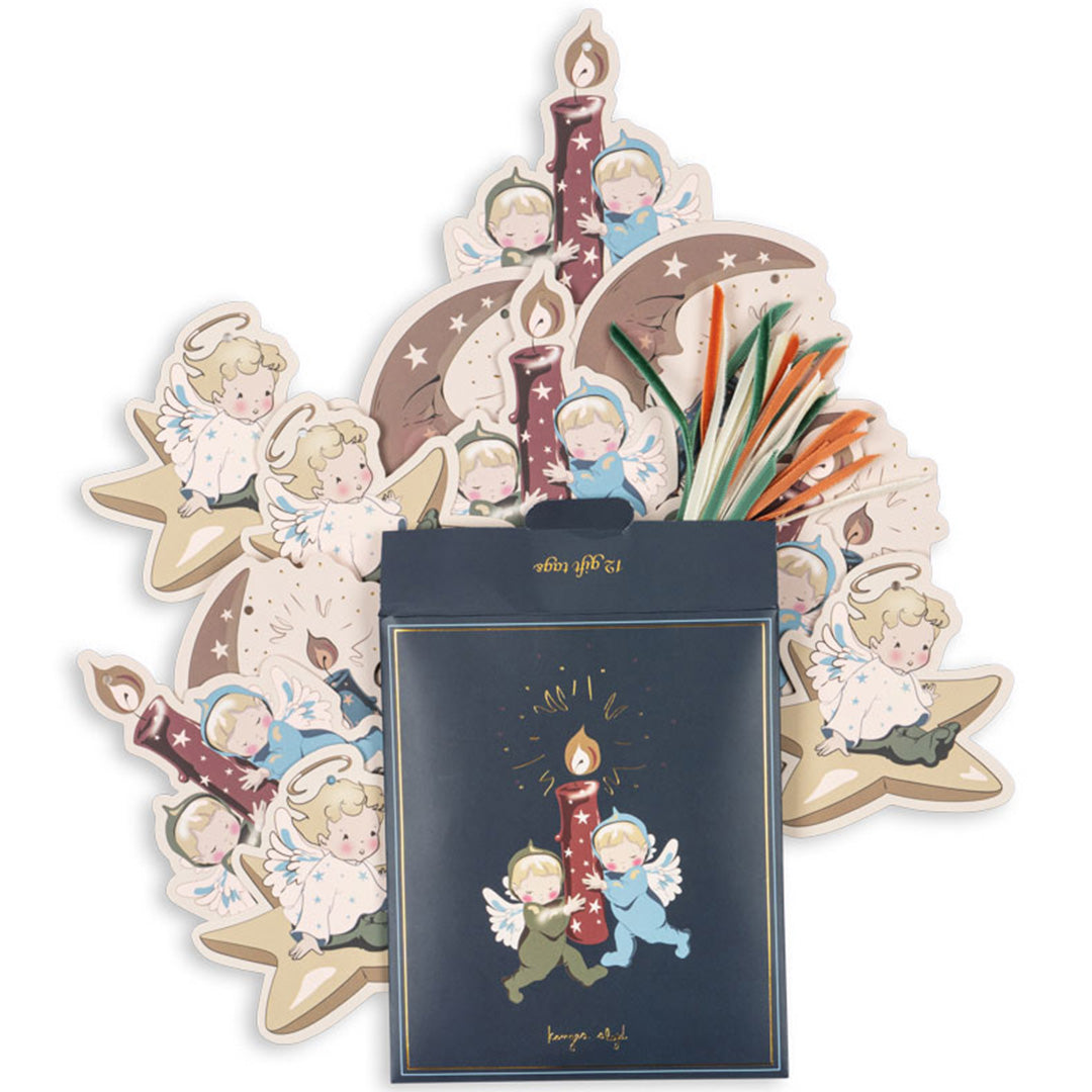 De Konges Sløjd kerst cadeaulabels set met een donkerblauwe verpakking en diverse labels met engeltjes en kaarsen.