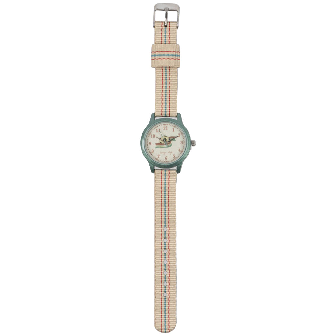 Konges Sløjd kinderhorloge met voetbalthema en beige gestreepte band.