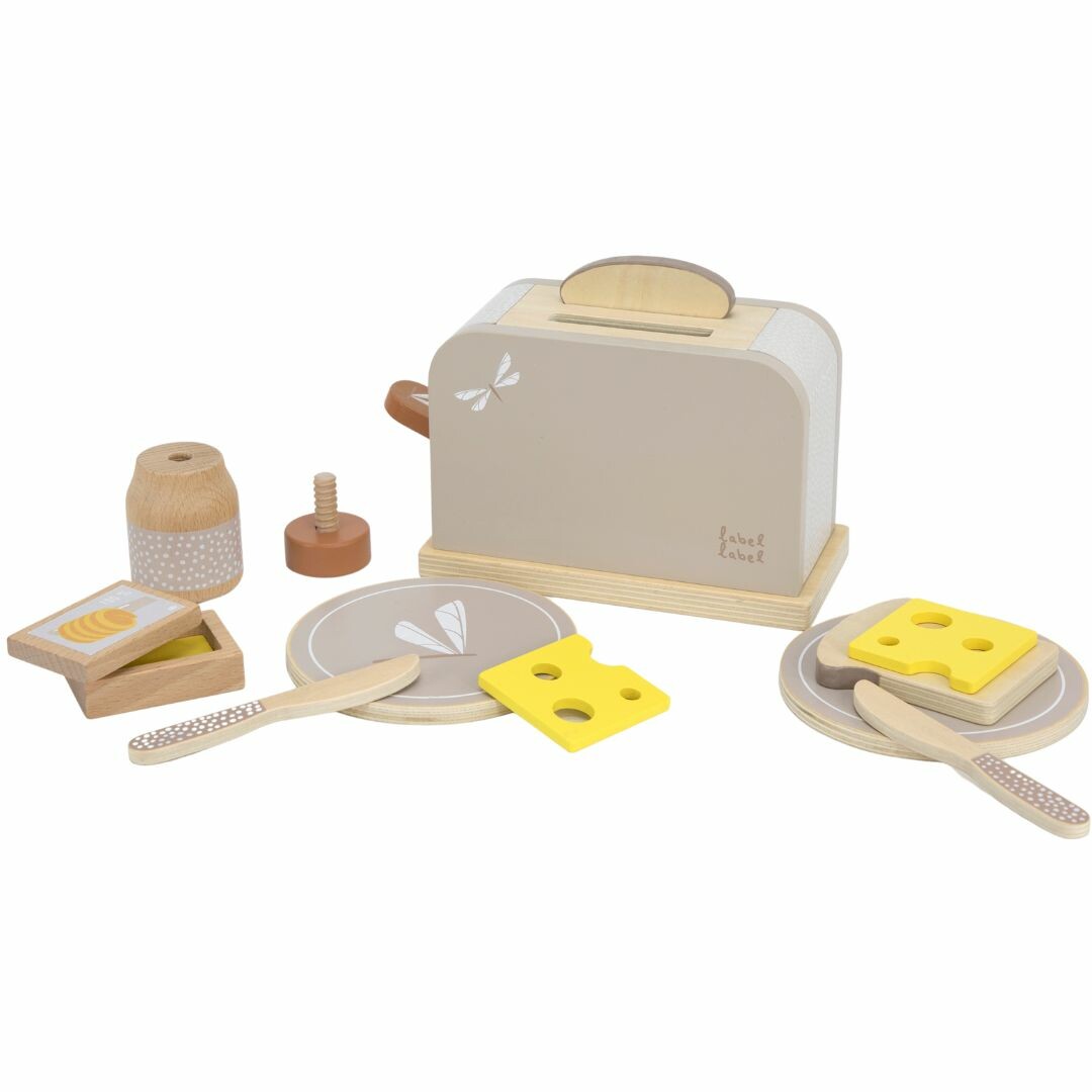 label label houten speelgoed broodrooster set met toast, kaas, boter, borden en bestek, met het merklogo op de zijkant.