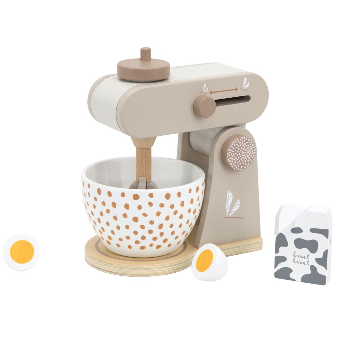 Label Label houten speelgoedkeukenmachine in beige met een kom met stippen, twee halve eieren en een melkpak.