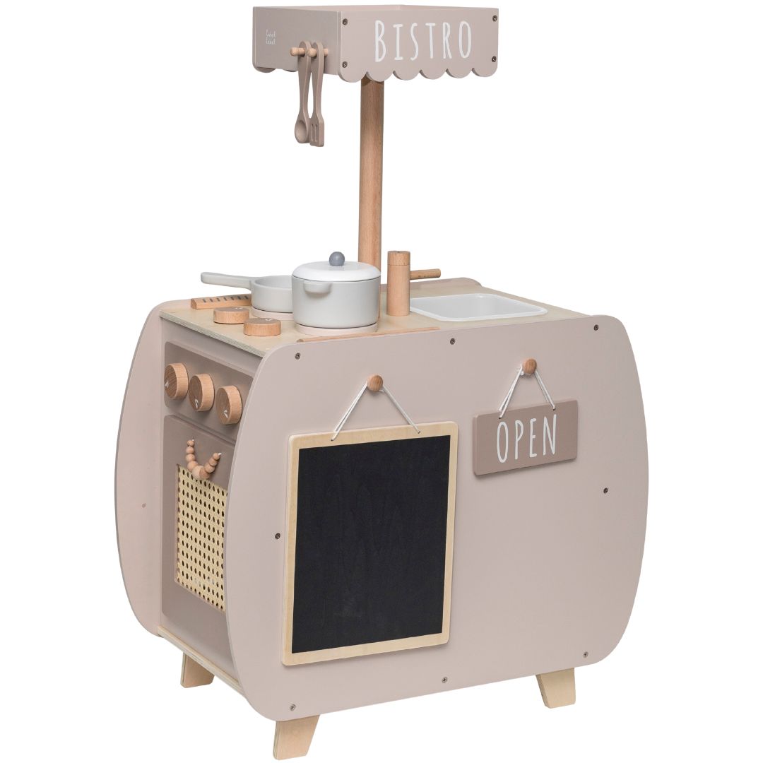 Label Label houten kinderkeuken bistro in beige met krijtbord en 'OPEN' bordje.