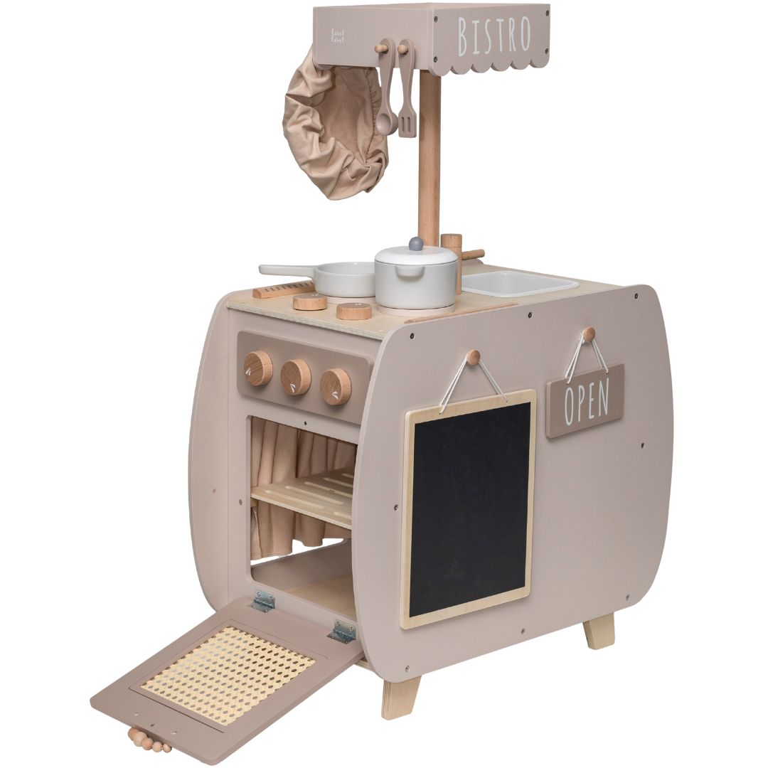 Label Label houten kinderkeuken bistro in beige met open oven, krijtbord en 'OPEN' bordje.