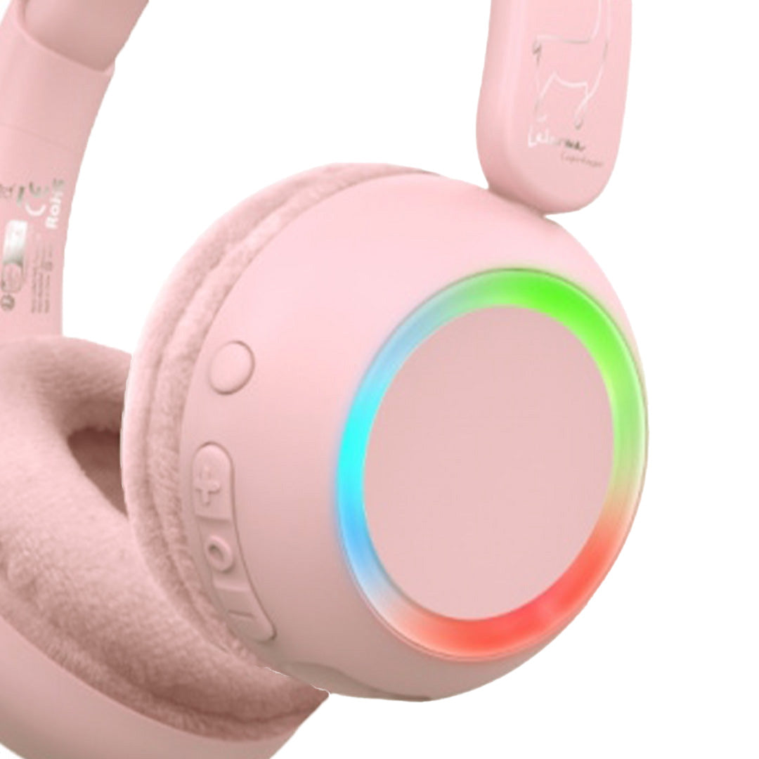 Detailopname van de roze lalarma kinderkoptelefoon met regenboogverlichting en bedieningsknoppen op de oorschelp.