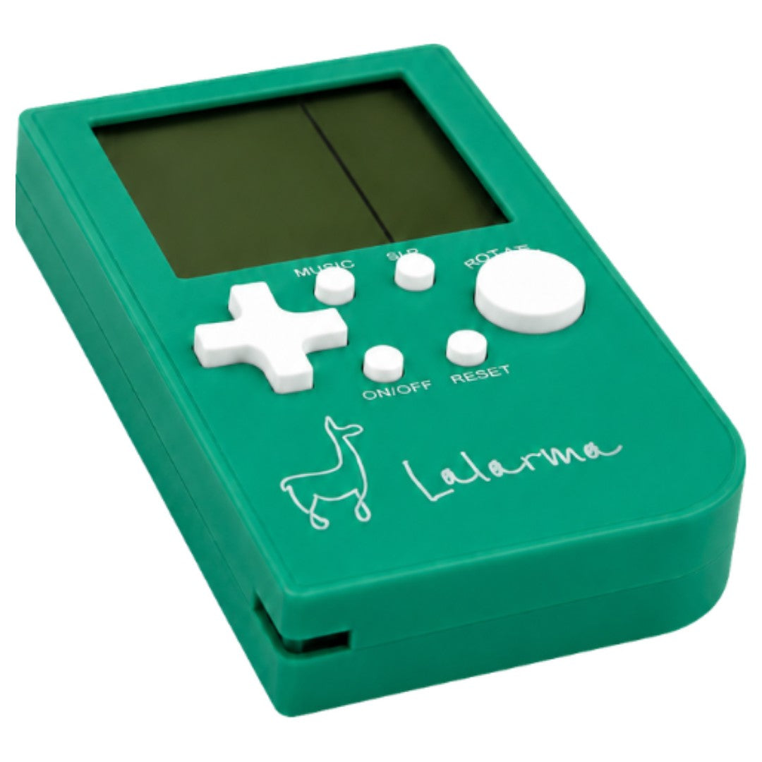 Schuine weergave van het lalarma copenhagen groene draagbare elektronische spel met scherm en knoppen.