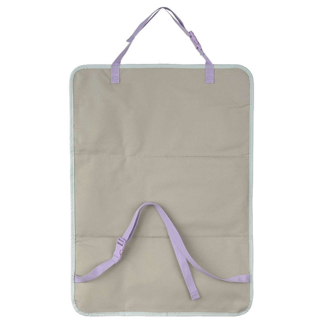 Achterkant van de Lässig auto organizer voor kinderzitjes, effen beige met paarse bevestigingsbanden.