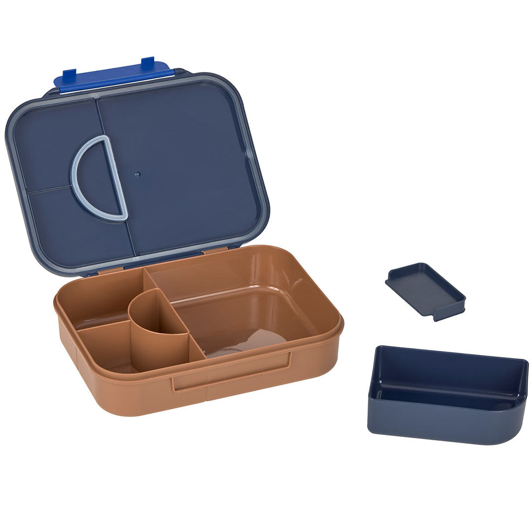 Open Lässig bento-broodtrommel voor kinderen met losse marineblauwe vakjes ernaast.