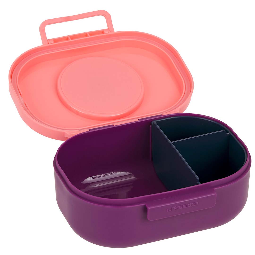 Open Lässig broodtrommel in berry-pink en paars met twee donkergrijze uitneembare verdelers.