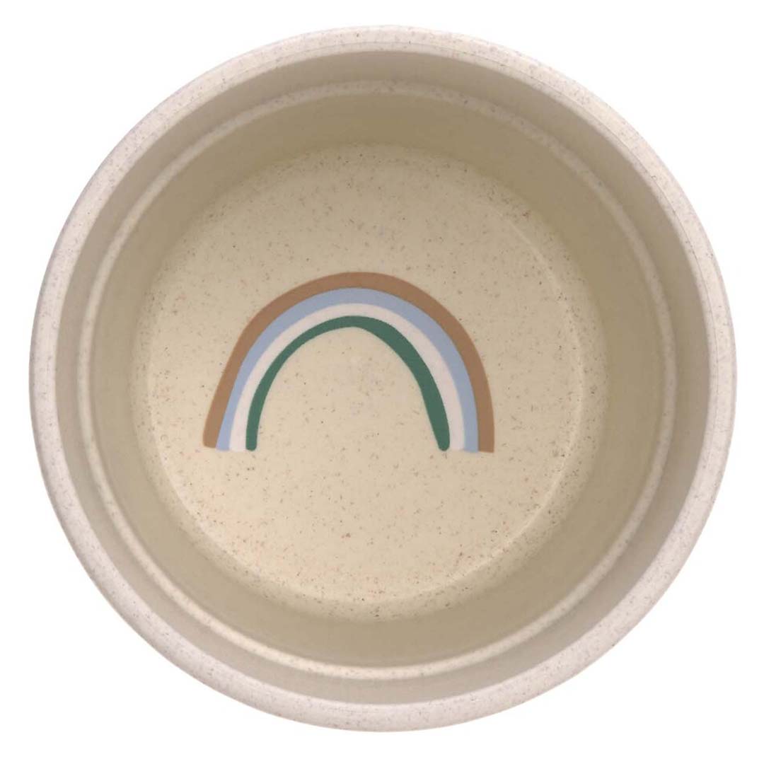 De binnenkant van de kindermok met een regenboogprint op de bodem.