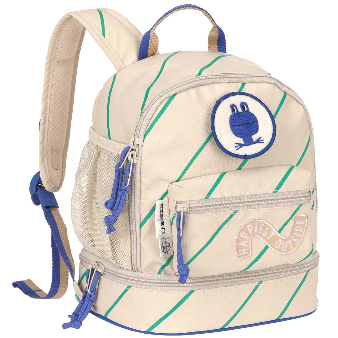 Lässig kleuterrugzak met beige en groene strepen, een kikkerpatch en blauwe details.