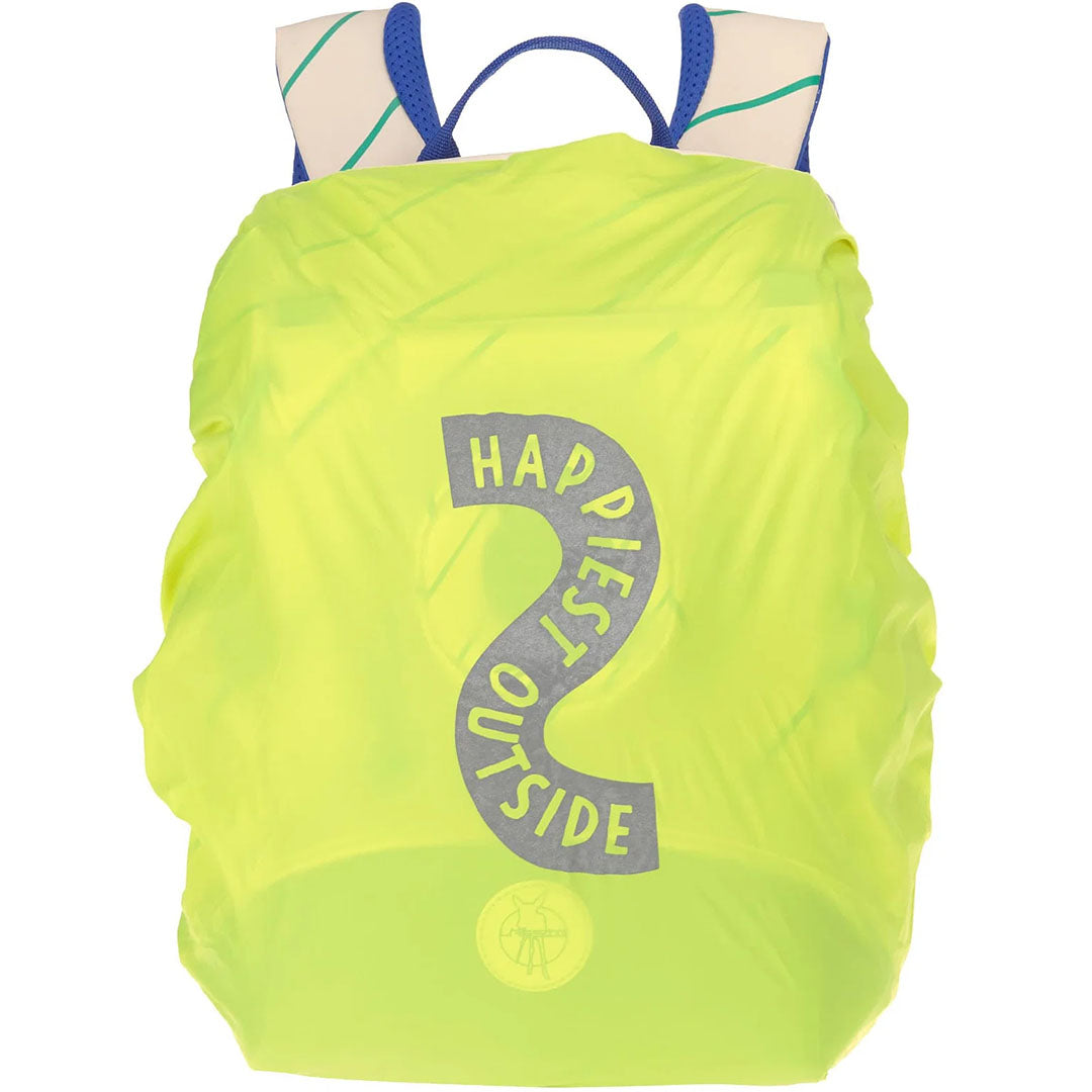 De Lässig kleuterrugzak met een felgele regenhoes met de tekst "HAPPIEST OUTSIDE".