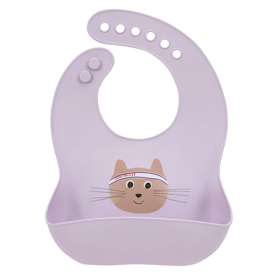 Lässig paars siliconen slabbetje met een kattengezicht en de tekst 'Lässig Fun Club'.