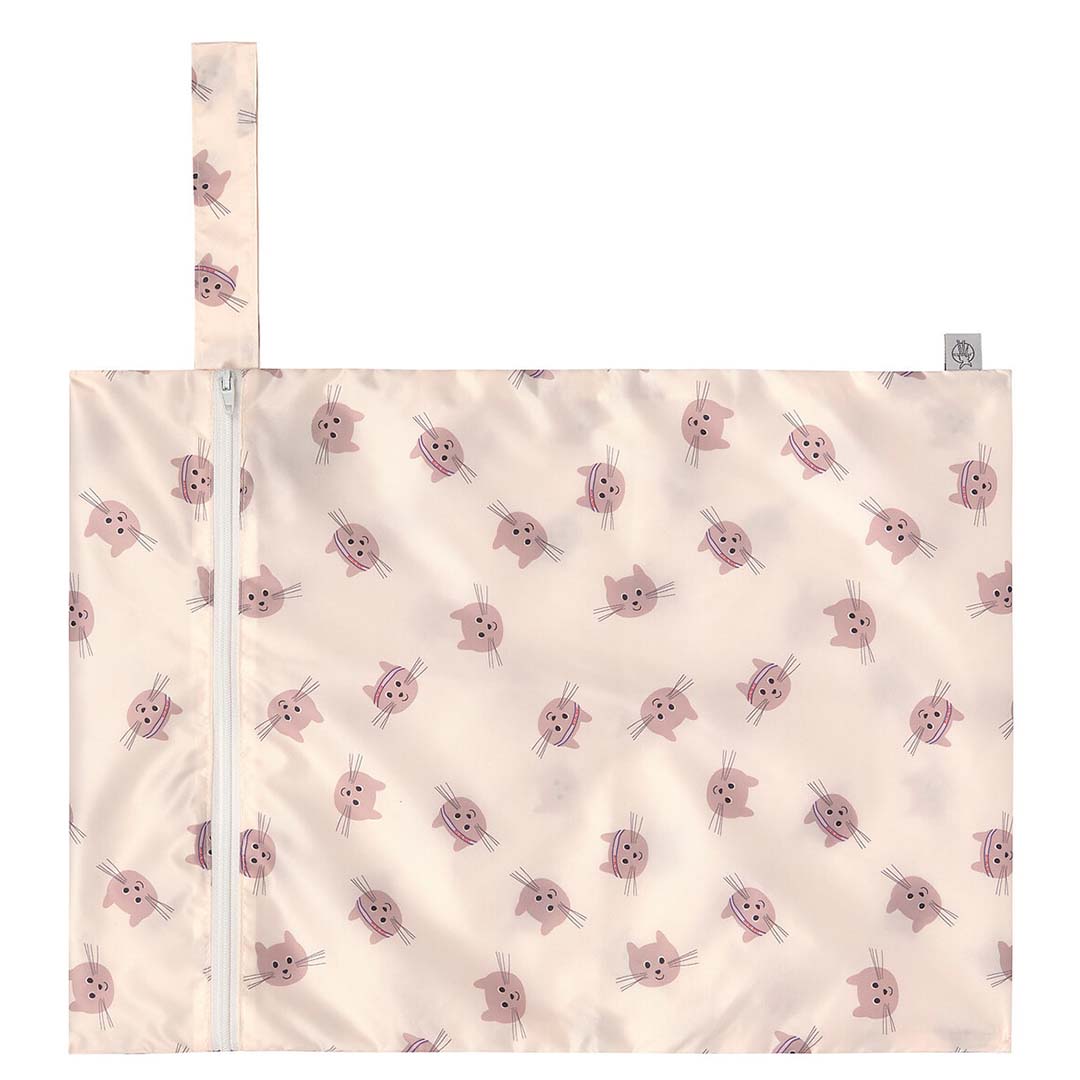 Een lässig waterproof opbergzak met roze kattenpatroon en een witte rits.