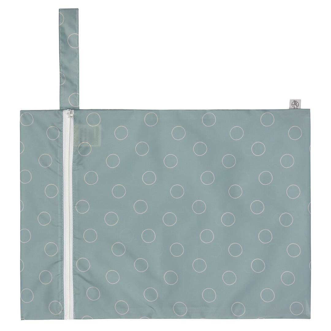 Een lässig waterproof opbergzak met een patroon van witte stippen op een lichtgroene achtergrond.