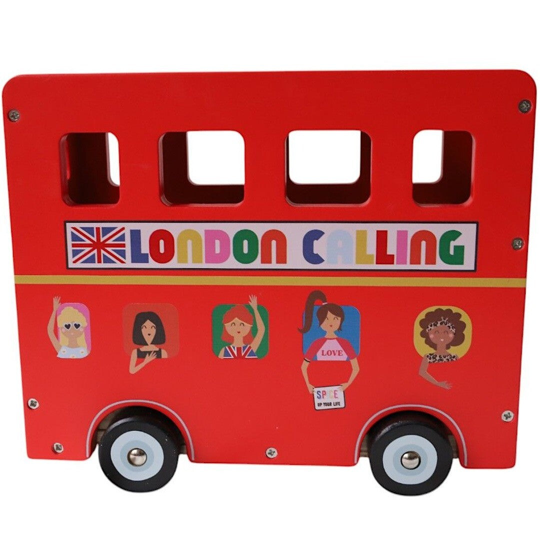 le petit souk houten dubbeldekker speelbus, zijaanzicht rechts, met 'London Calling' en figuren op de ramen.