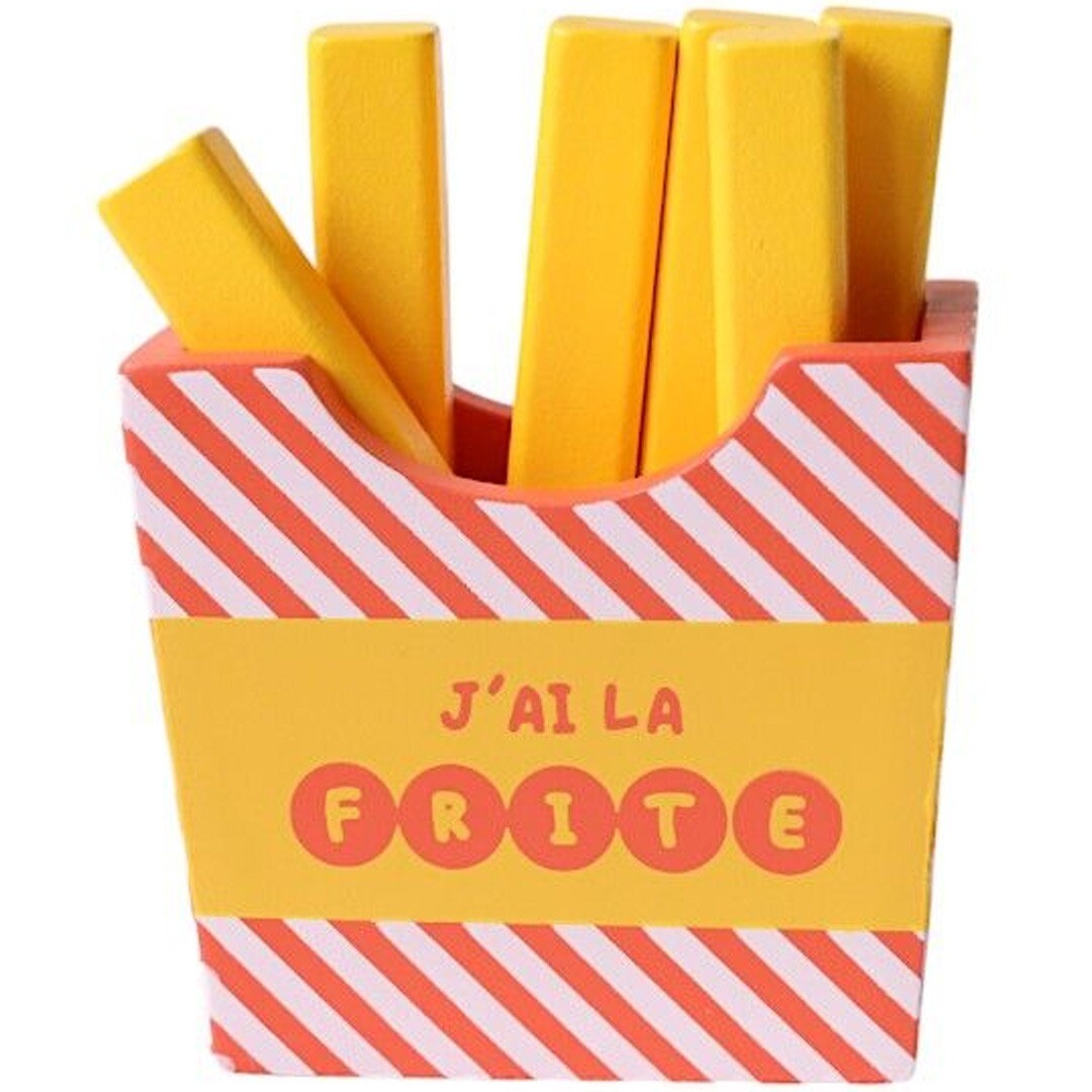 Le petit souk houten speelfrietjes in een rood-wit gestreepte verpakking met de tekst 'J'AI LA FRITE'.