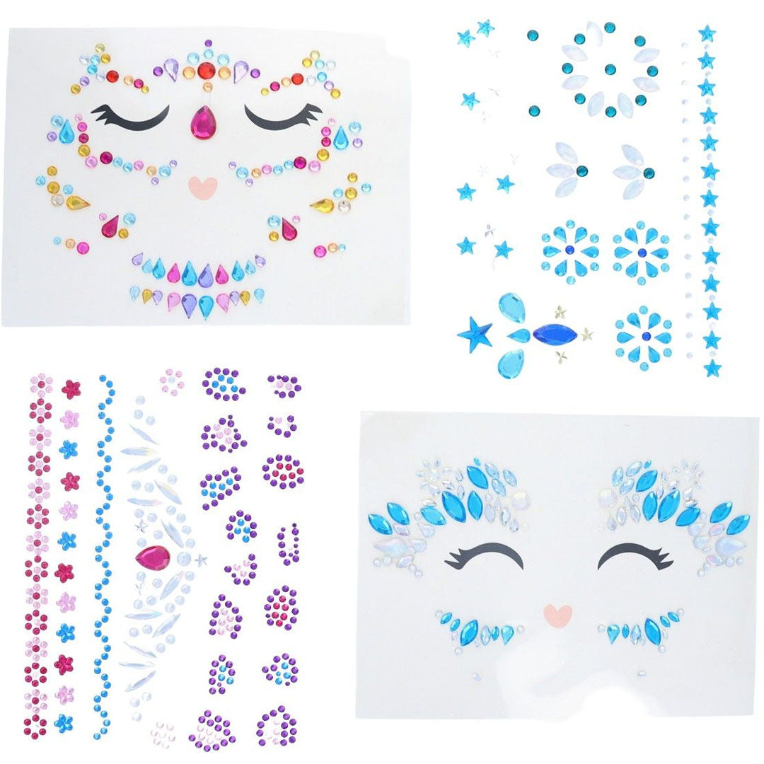 Vier vellen met diverse le petit souk gezichtstickers, waaronder ontwerpen met kattengezichten en bloemen, gemaakt van kleurrijke plastic steentjes.