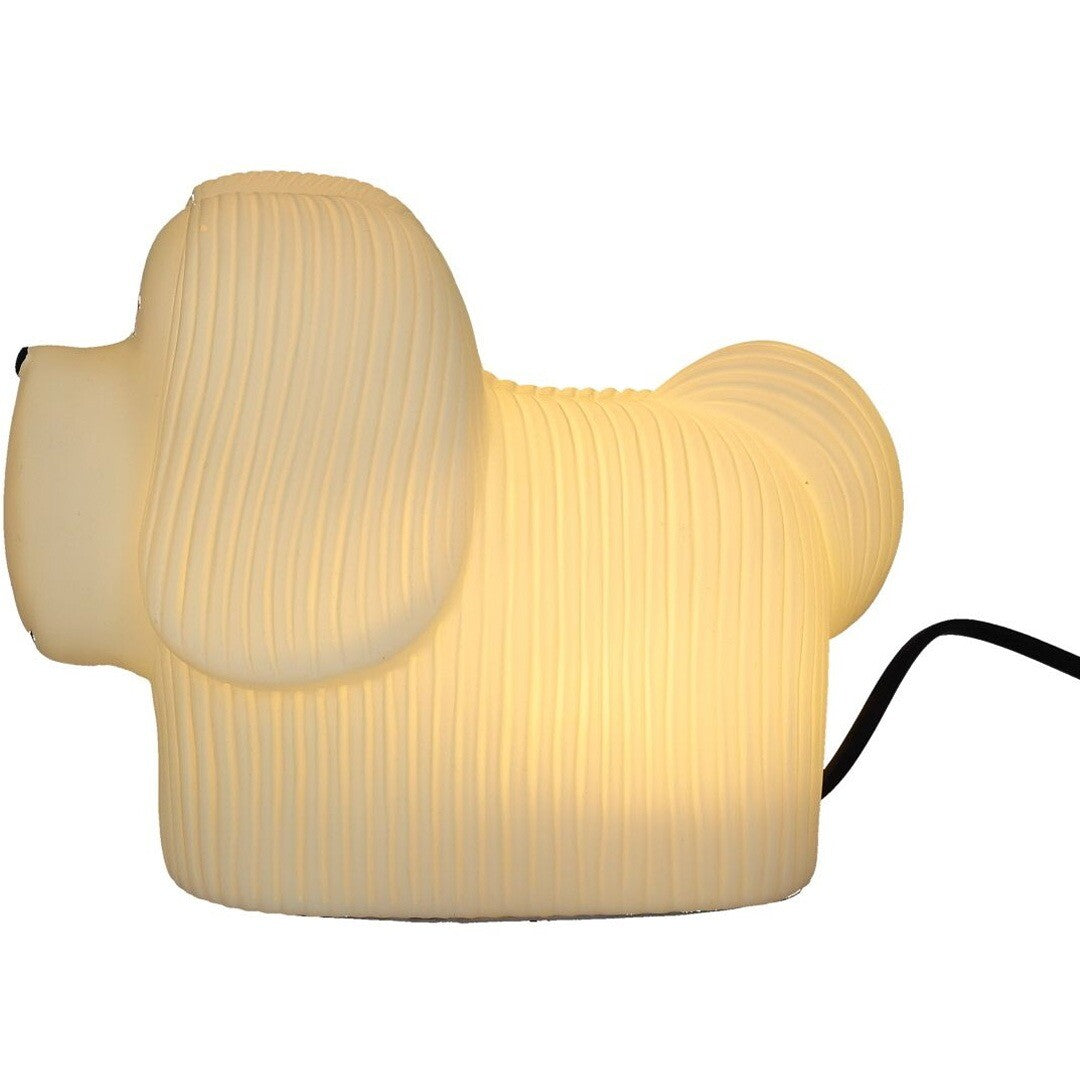 Le Petit Souk kinderlamp in de vorm van een beige Skye terriër, brandend, van de zijkant gezien.