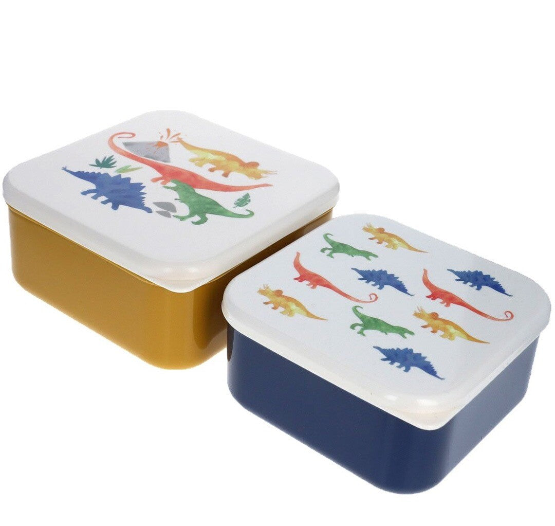 Le petit souk broodtrommelset met twee plastic lunchboxen in geel en blauw, beide met witte deksels met dinosauruspatronen.