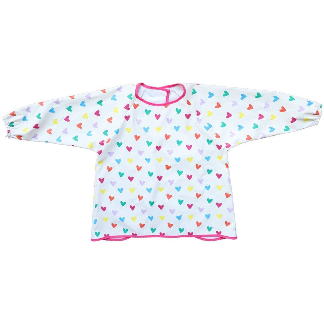 le petit souk mouwslab voor baby's en peuters met veelkleurige hartjes en roze rand.