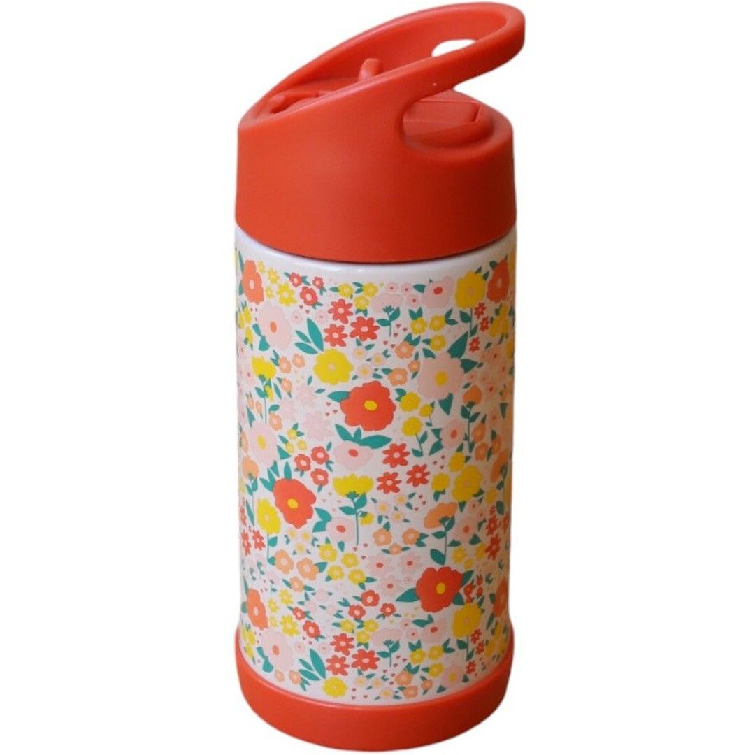 Le petit souk rvs thermosfles met rietje met bloemenpatroon en oranje dop, schuin van voren gezien.
