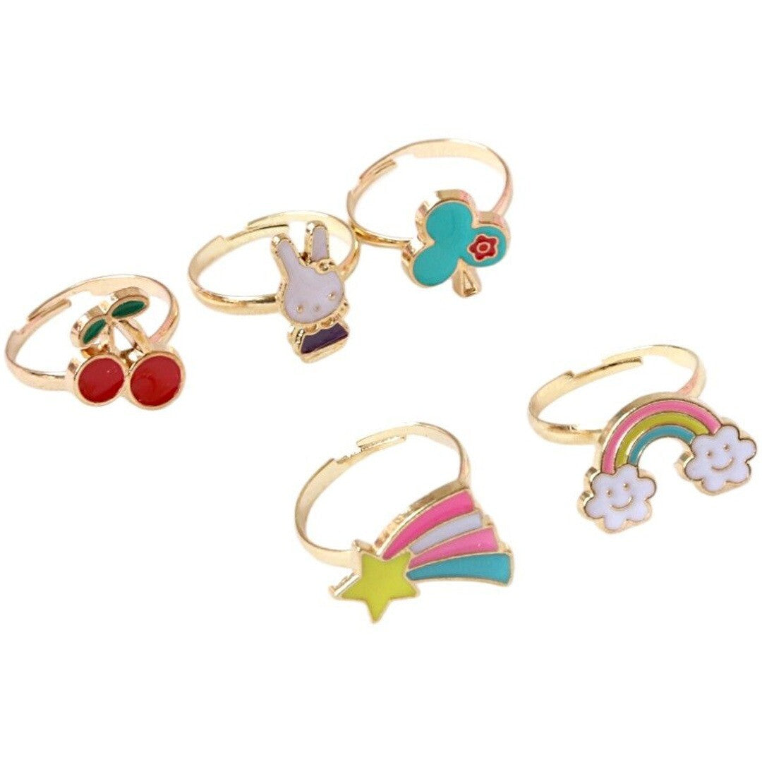 Vijf le petit souk kinderringen met kers, konijn, klavertje, vallende ster en regenboog figuren.