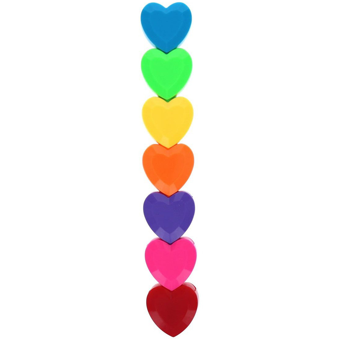 Een gestapelde le petit souk hartjes markeerstift in zeven regenboogkleuren.