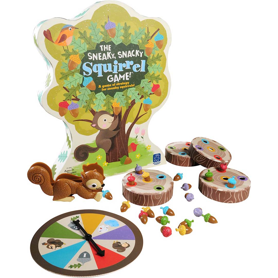 Learning Resources The Sneaky, Snacky Squirrel Game! behendigheidsspel met een eekhoornpincet, boomstronken en gekleurde eikels.