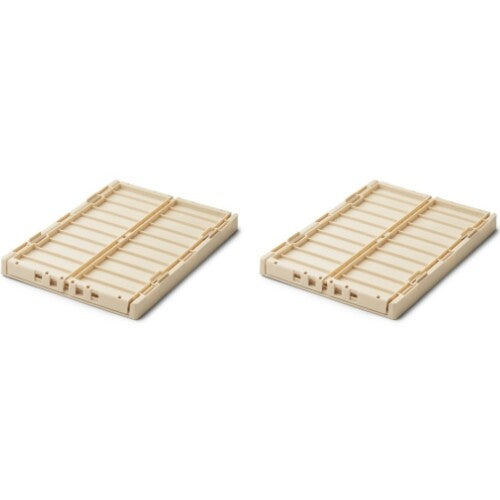 Twee beige Liewood opbergkratten, plat opgevouwen.