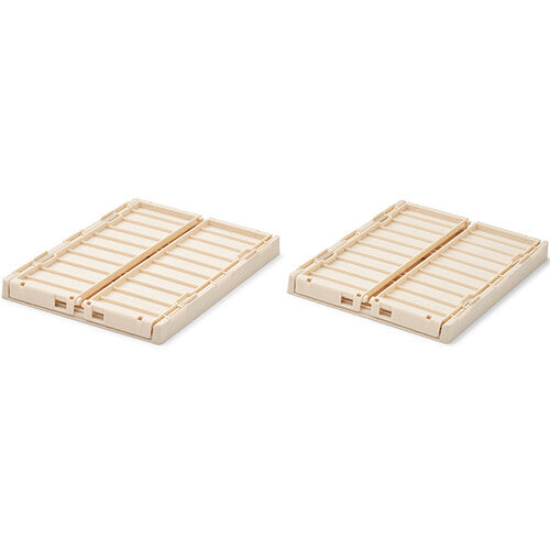 Twee beige Liewood opbergkratten, plat opgevouwen.