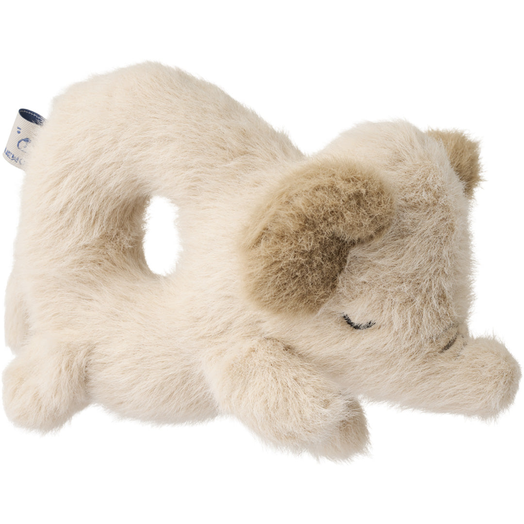 Liewood beige pluche olifant rammelaar met een gat in het midden.
