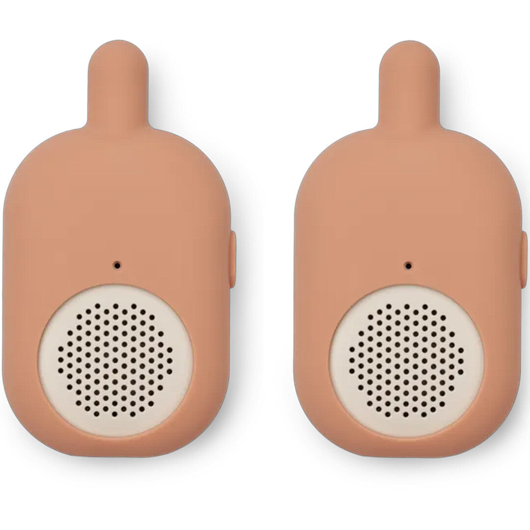 Twee beige Liewood walkie-talkies naast elkaar, van voren gezien.