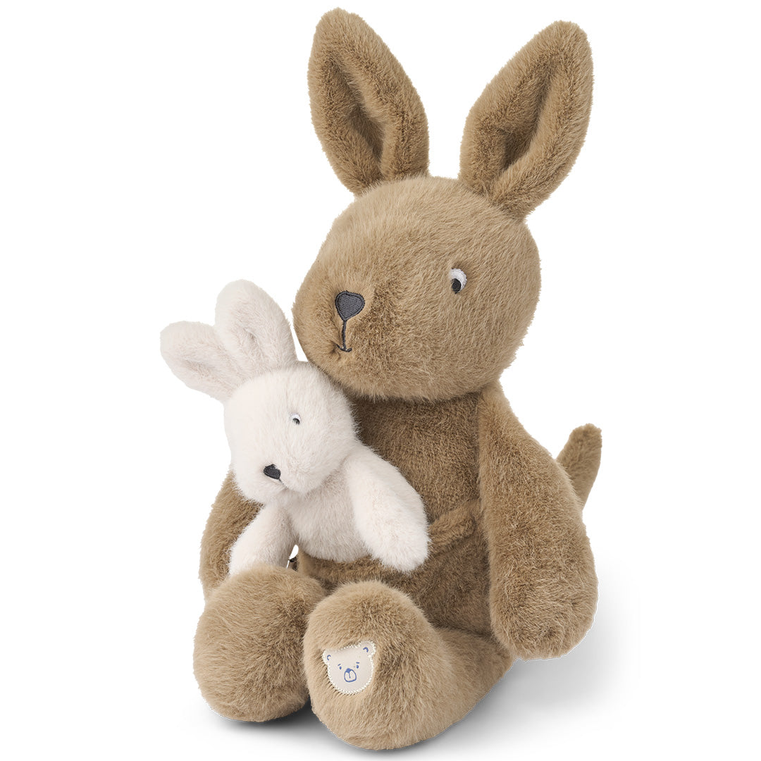 Liewood pluchen knuffelkangoeroe met een wit babykonijntje in de buidel.