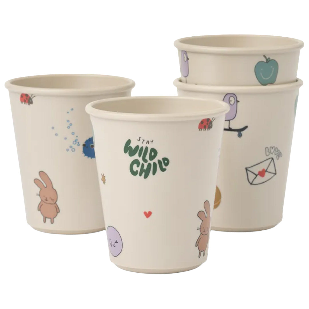 Vier Liewood kinderbekers in beige met diverse tekeningen van dieren, harten en de tekst "Stay Wild Child".