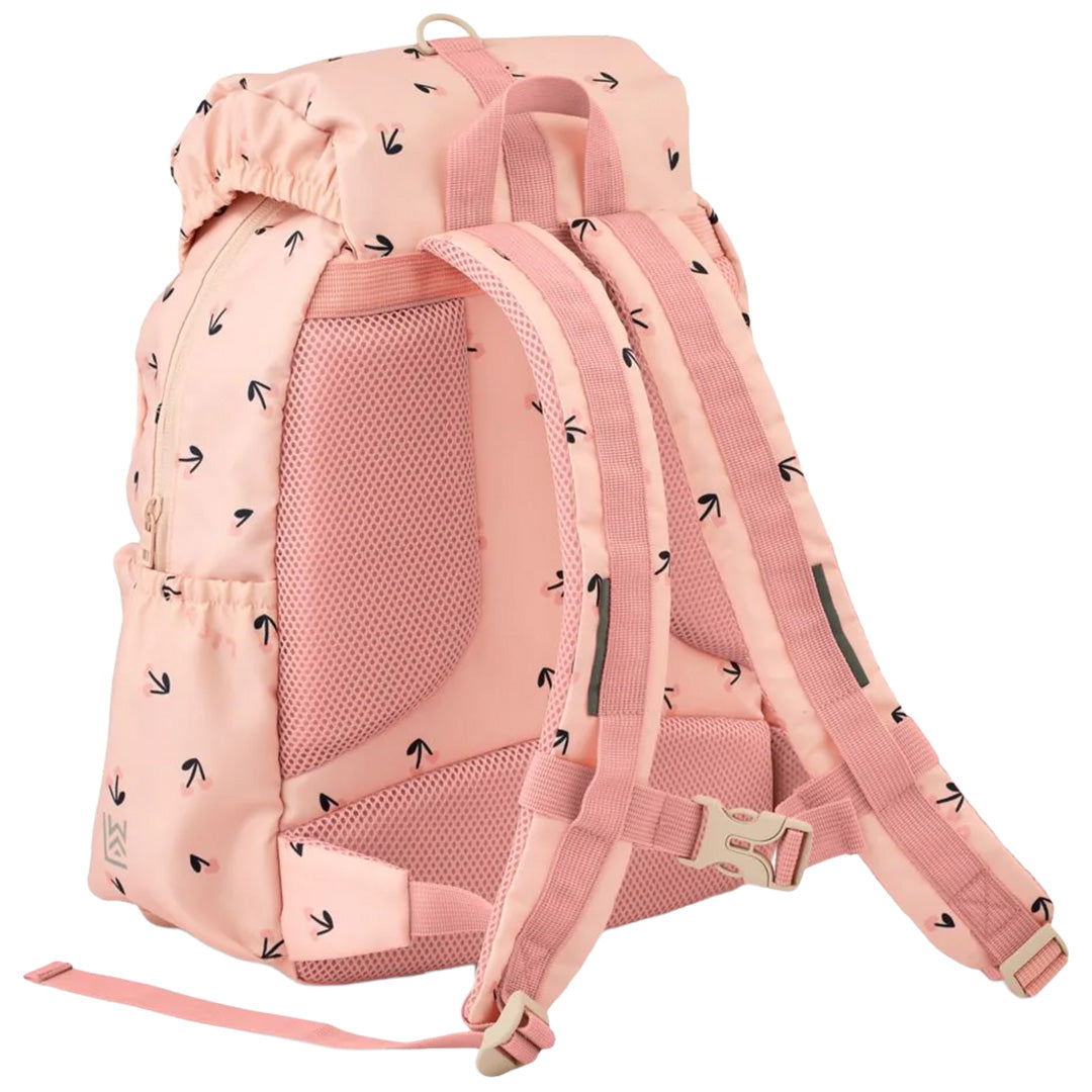 Achterkant van de roze Liewood kinderrugtas Johnny met cherry heart patroon, met gewatteerde schouderbanden en rugpaneel.